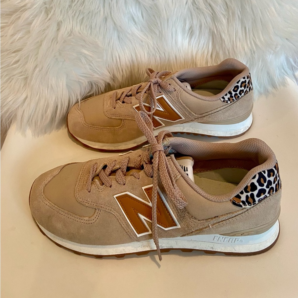 New Balance Women’s 574 V2 Animal Print Sneaker in color Mindful, size 11.5 - Picture 3 of 11